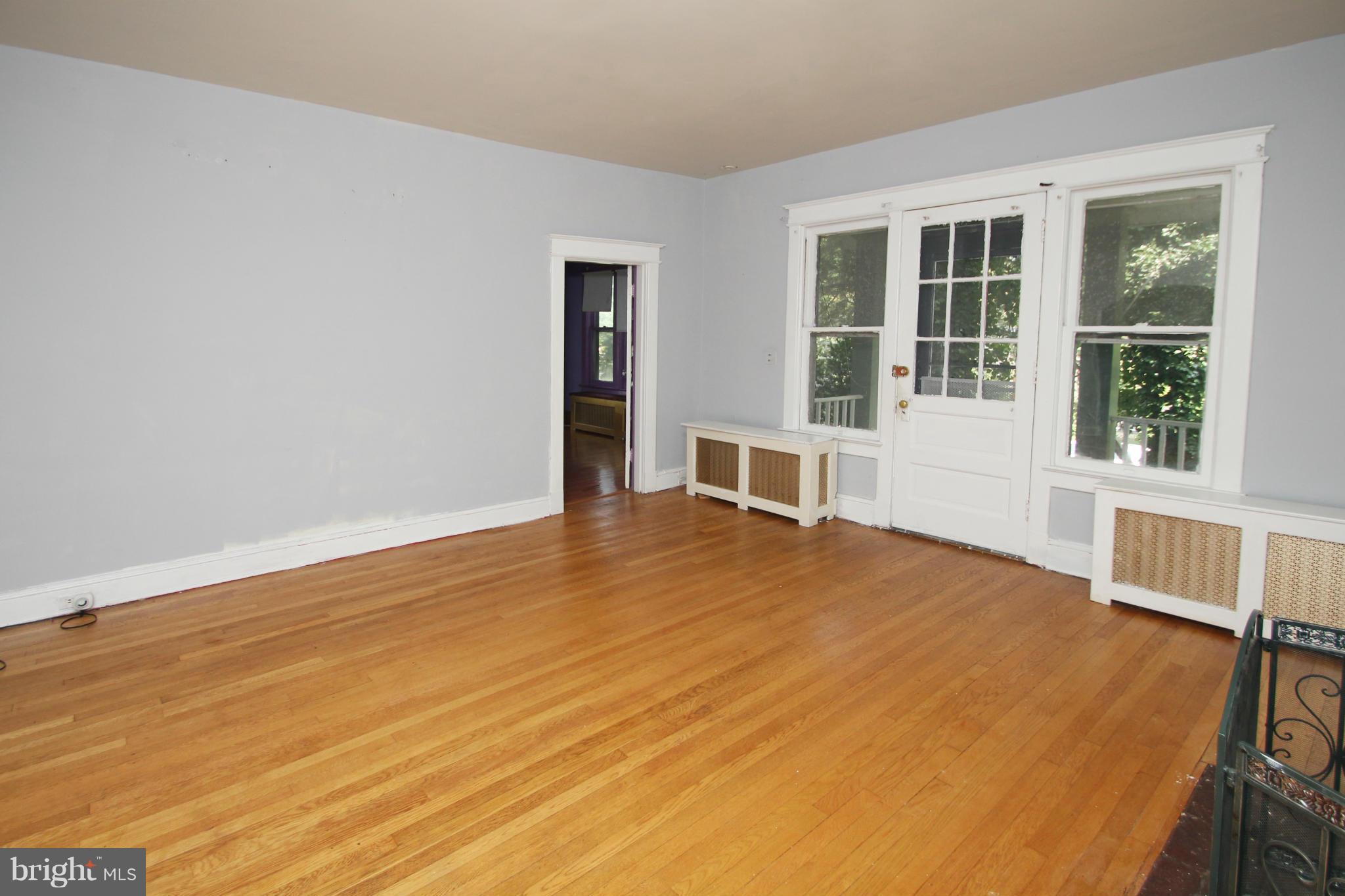 758 Silver Spring Avenue Silver Spring, MD 20910 - Photo 3 of 22 Living Room
