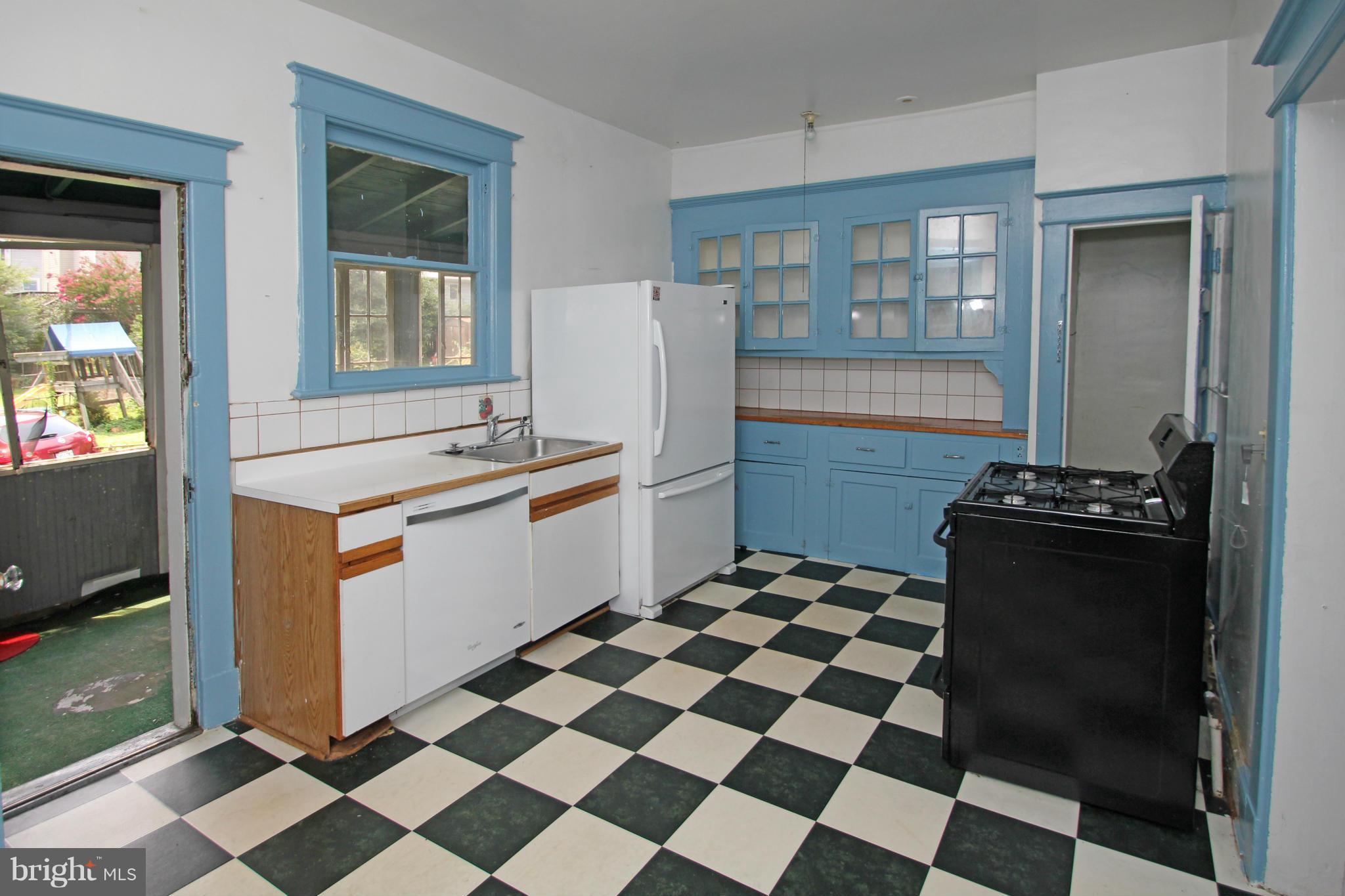 758 Silver Spring Avenue Silver Spring, MD 20910 - Photo 8 of 22 Kitchen