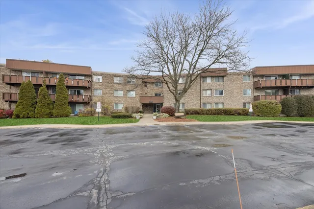 $234,900 | 2650 Brookwood Way Drive, Unit 108, Rolling Meadows, IL 60008
