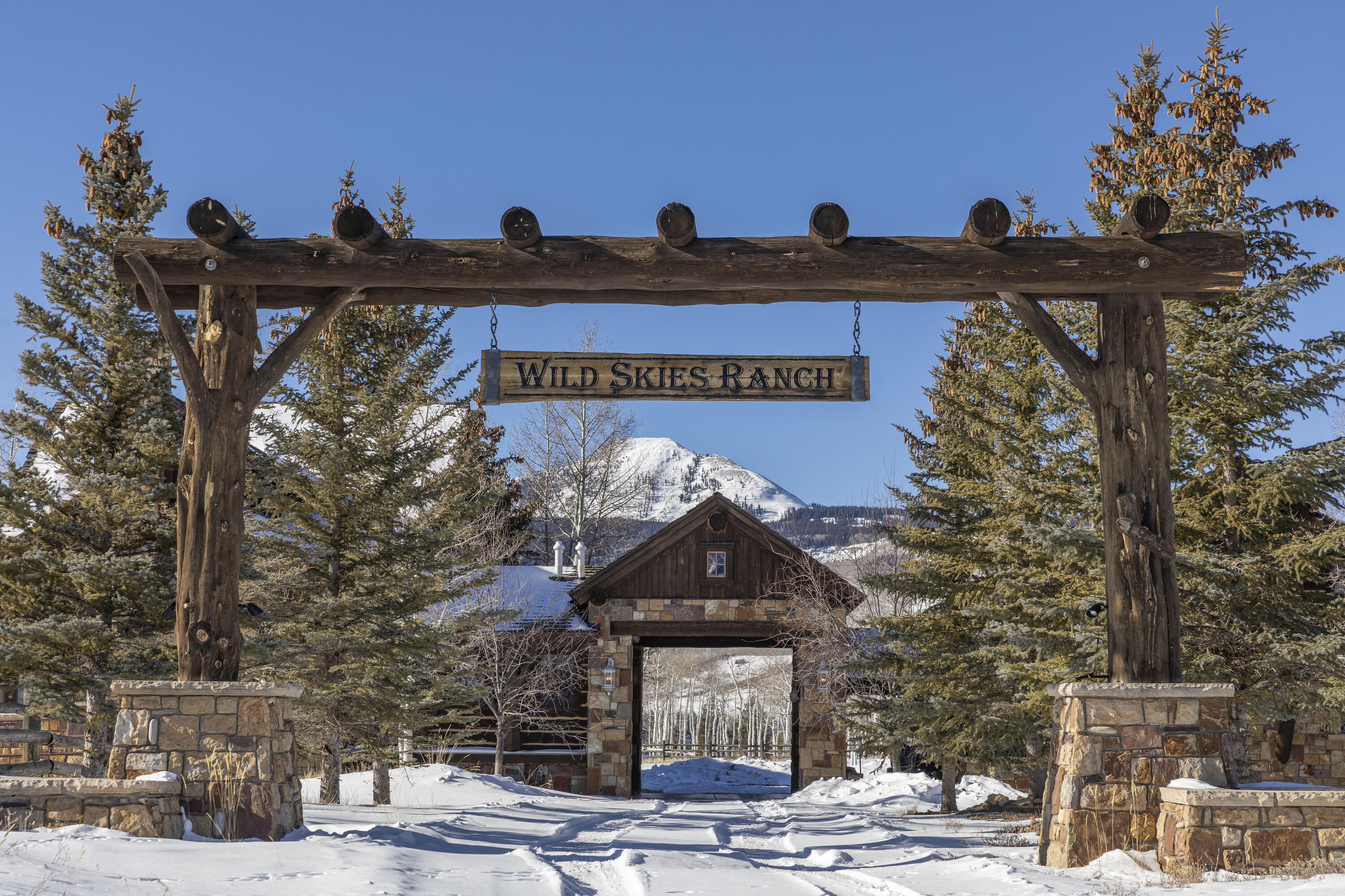 1925 East Anderson Road Placerville, CO 81430 - Photo 23 of 40 a view of a street sign on the side of building
