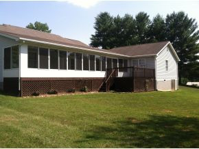 1052 Wahoo Valley Road Kingsport, TN 37663 - Photo 2 of 20 BACK OF HOMESUNROOM