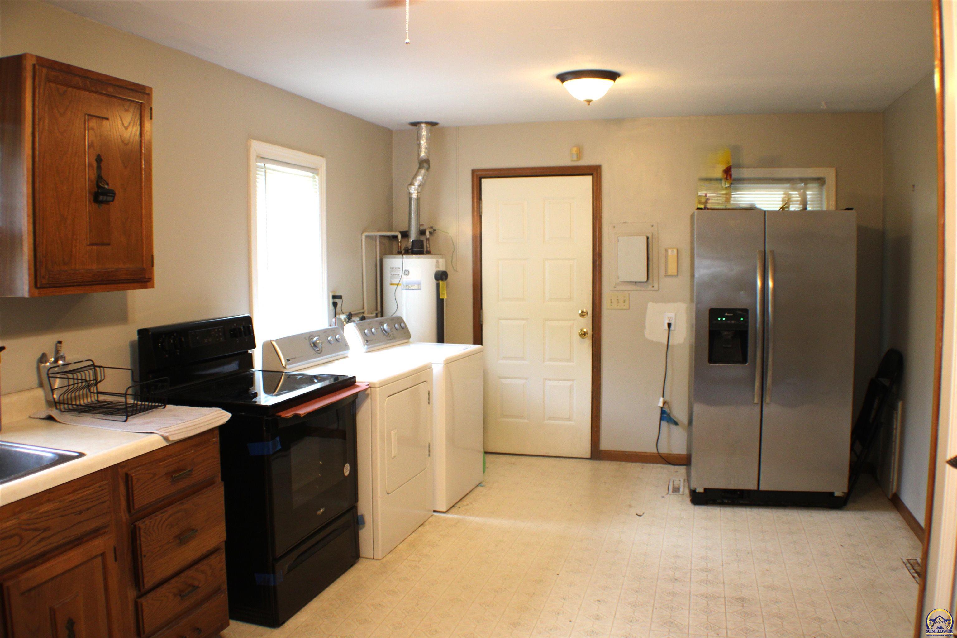 1014 Southeast 21st Street Topeka, KS 66607 - Photo 11 of 25