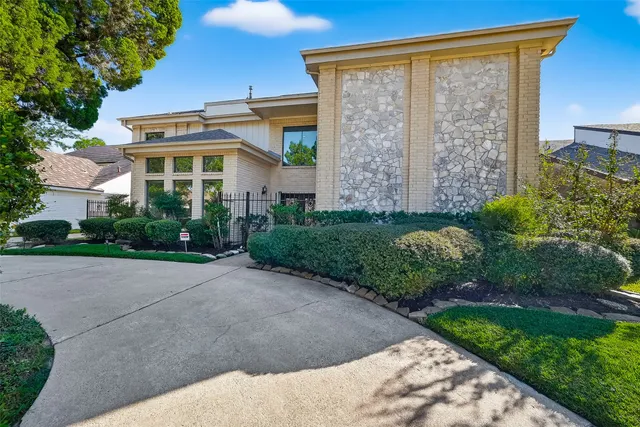 $599,000 | 1698 Creekside Drive, Sugar Land, TX 77478