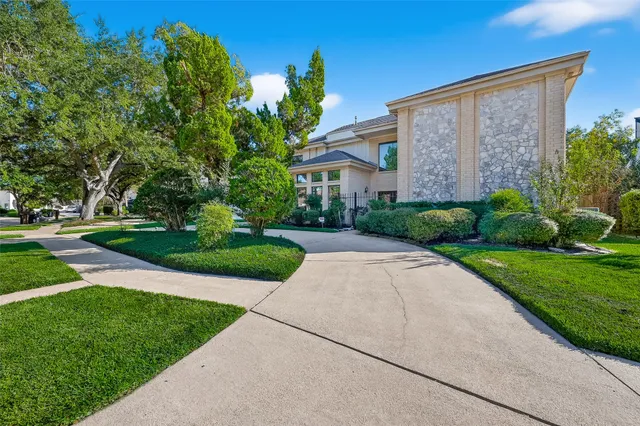 $599,000 | 1698 Creekside Drive, Sugar Land, TX 77478