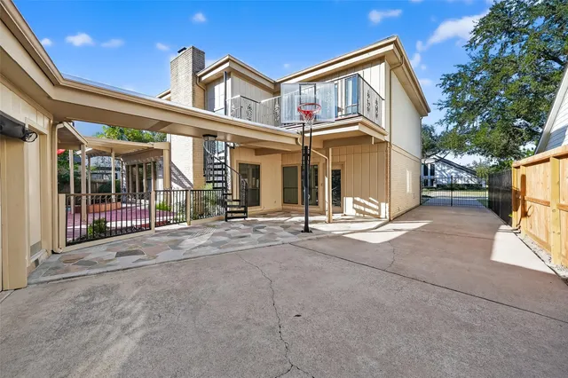 $599,000 | 1698 Creekside Drive, Sugar Land, TX 77478