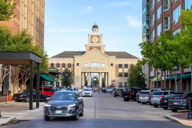 $599,000 | 1698 Creekside Drive, Sugar Land, TX 77478