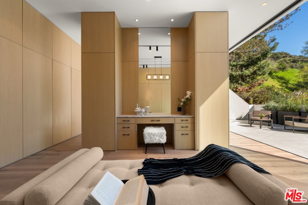 1508 Roscomare Road Los Angeles, CA 90077 - Photo 16 of 27 Gallery Image 16