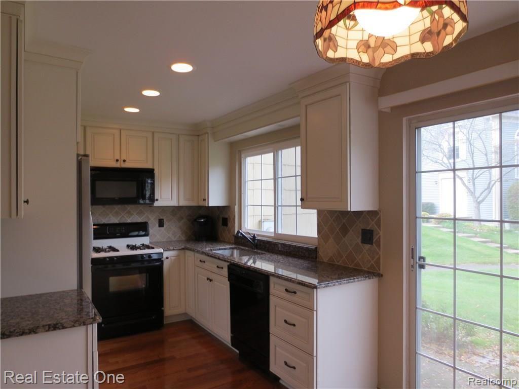 1295 Lamplighter Lane, Unit 75 Rochester Hills, MI 48306 - Photo 9 of 23