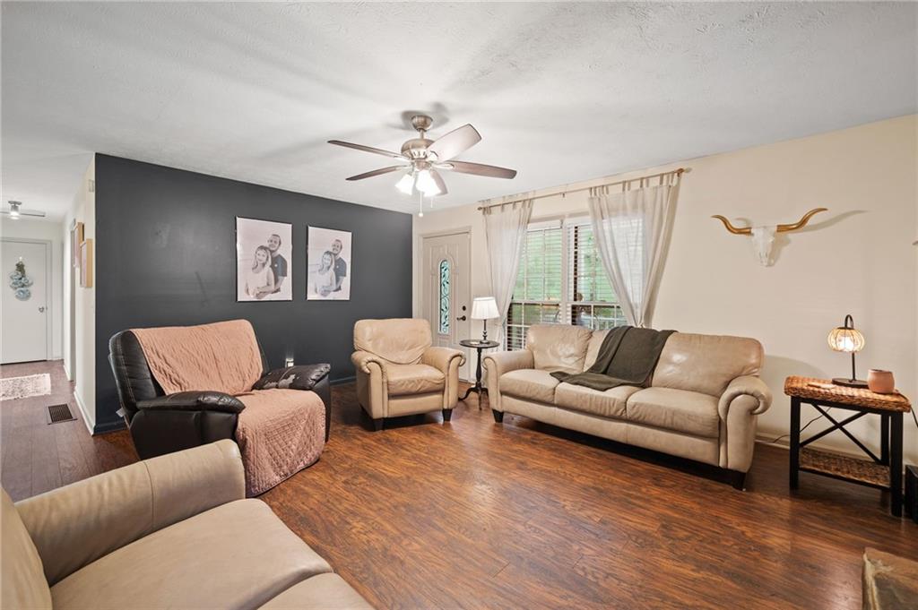 5527 Centry Drive Villa Rica, GA 30180 - Photo 3 of 37