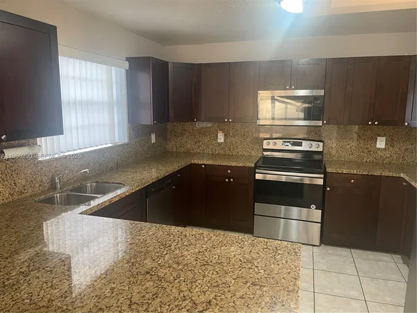 $2,870 | 2191 Bayberry Drive, Unit 2191, Pembroke Pines, FL 33024