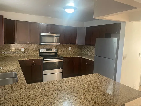 $2,870 | 2191 Bayberry Drive, Unit 2191, Pembroke Pines, FL 33024