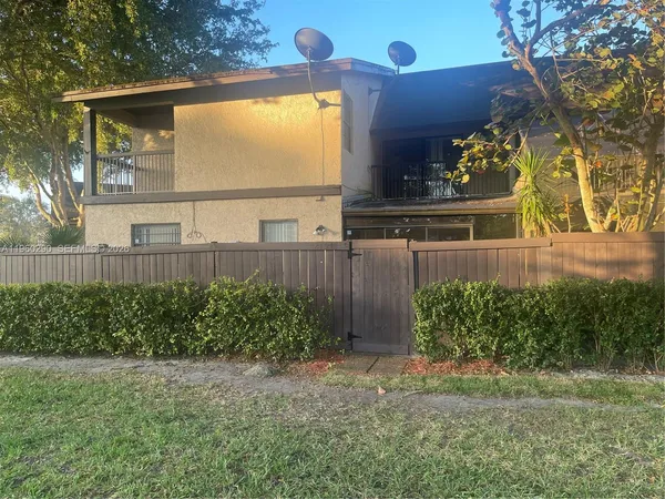 $2,870 | 2191 Bayberry Drive, Unit 2191, Pembroke Pines, FL 33024