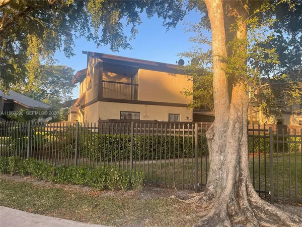 $2,870 | 2191 Bayberry Drive, Unit 2191, Pembroke Pines, FL 33024