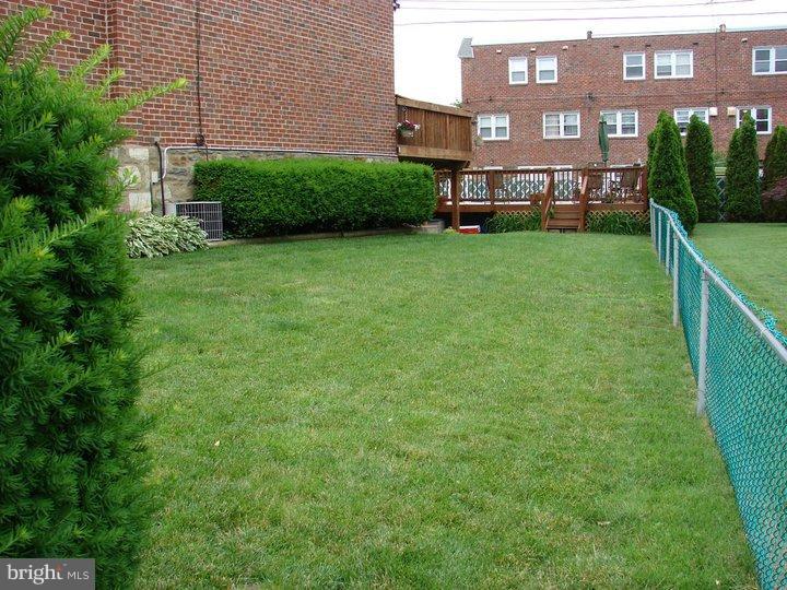 11813 Basile Road Philadelphia, PA 19154 - Photo 2 of 16 Exterior Side