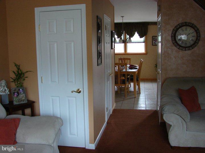 11813 Basile Road Philadelphia, PA 19154 - Photo 3 of 16 Living Room