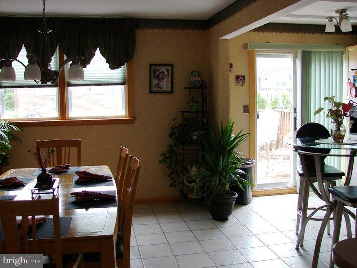 11813 Basile Road Philadelphia, PA 19154 - Photo 4 of 16 Kitchen