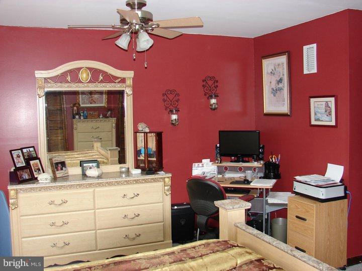 11813 Basile Road Philadelphia, PA 19154 - Photo 10 of 16 Bedroom - Main