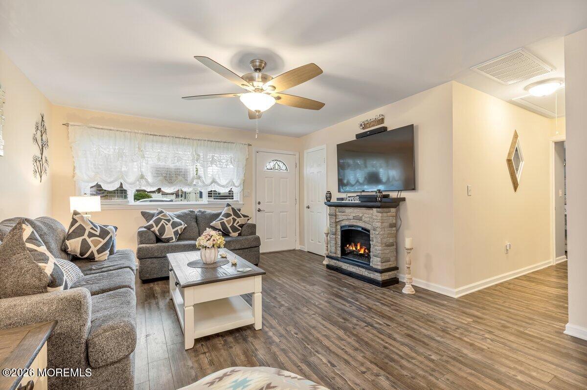 13 Roland Place Hazlet, NJ 07730 - Photo 3 of 36 Living Room