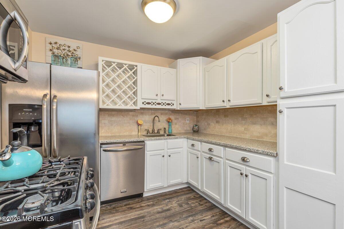 13 Roland Place Hazlet, NJ 07730 - Photo 8 of 36 Kitchen