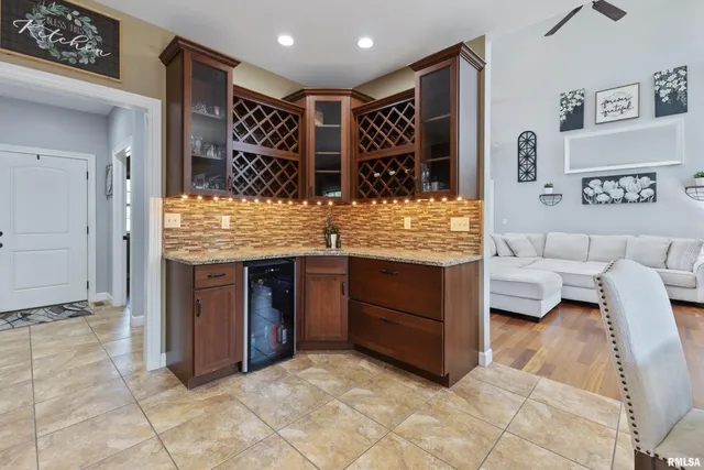 $645,000 | 6504 North Stone Rdg Drive, Quincy, IL 62305