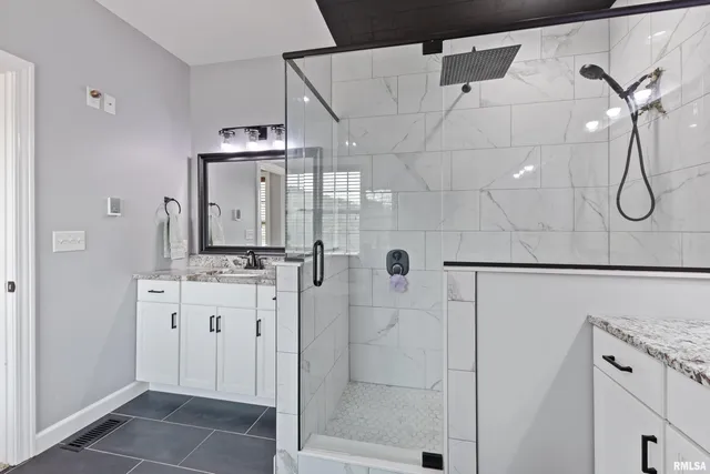 $645,000 | 6504 North Stone Rdg Drive, Quincy, IL 62305