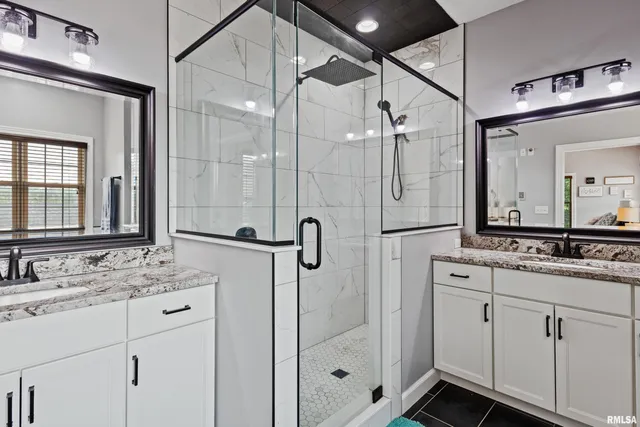 $645,000 | 6504 North Stone Rdg Drive, Quincy, IL 62305