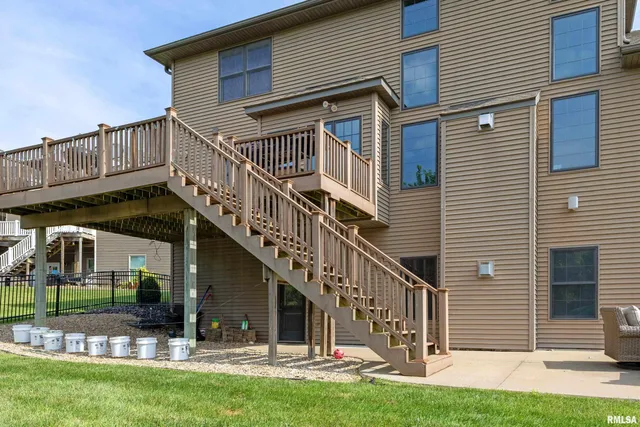 $645,000 | 6504 North Stone Rdg Drive, Quincy, IL 62305