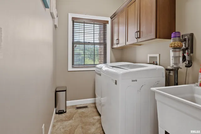 $645,000 | 6504 North Stone Rdg Drive, Quincy, IL 62305