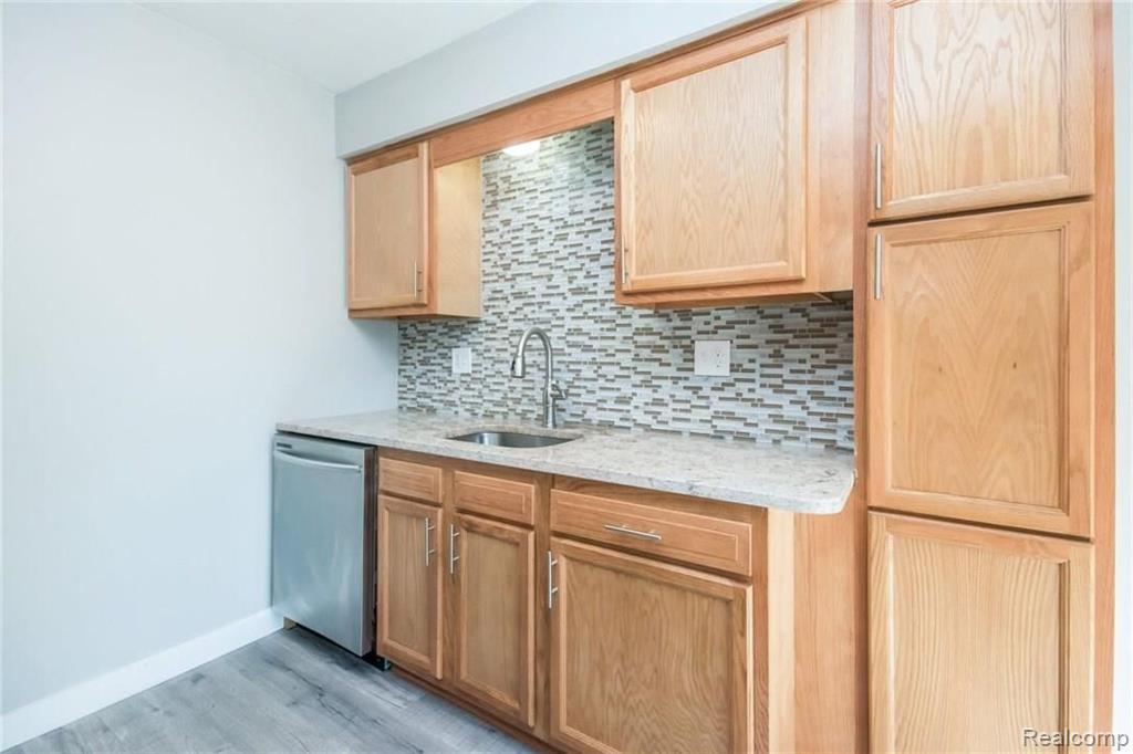 2165 Decker Road, Unit 29 Walled Lake, MI 48390 - Photo 4 of 16