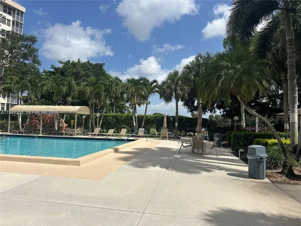 $2,600 | 3520 Oaks Way, Unit 407, Pompano Beach, FL 33069