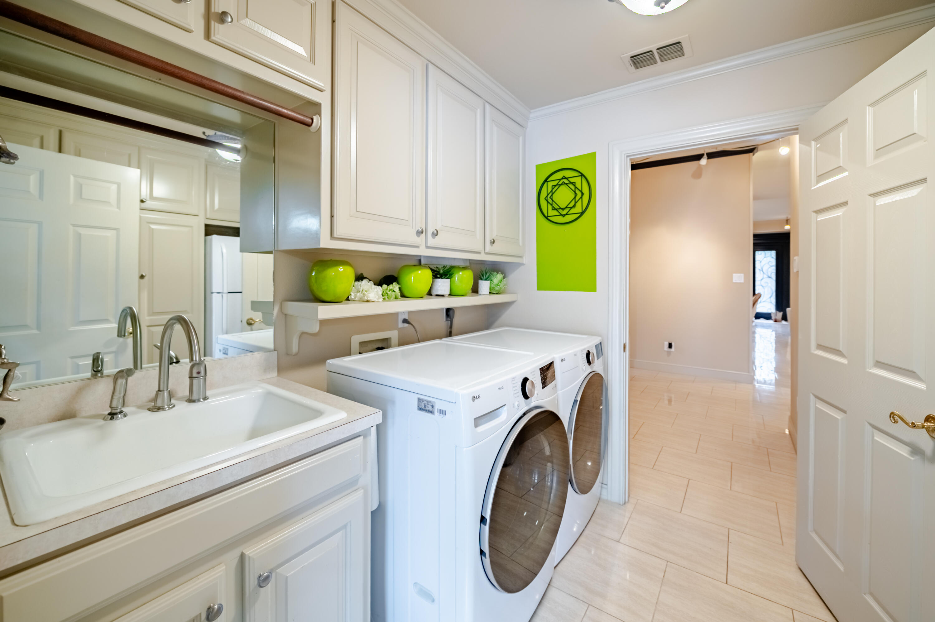 4226 97th Place Lubbock, TX 79423 - Photo 41 of 52 a utility room with dryer and washer