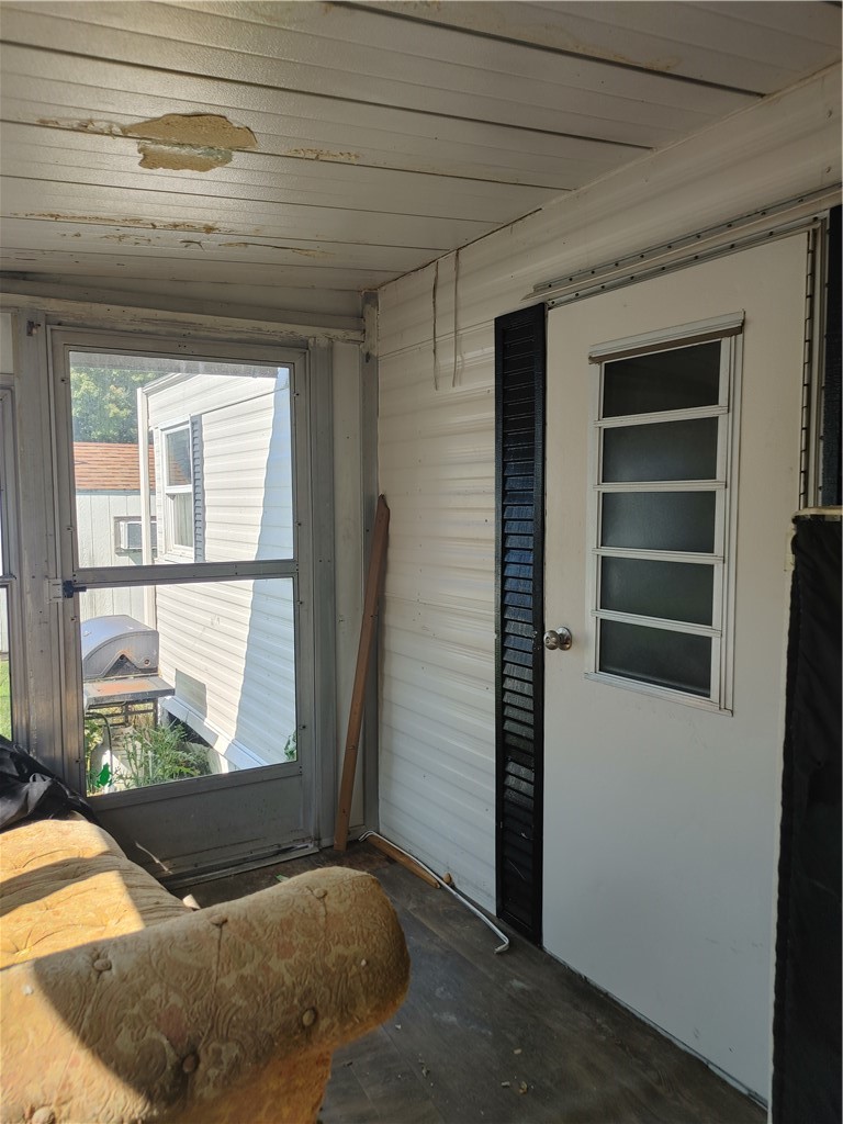 146 Niagara Way Manchester, NY 14504 - Photo 14 of 28 Enclose Porch with washer/dryer hookup