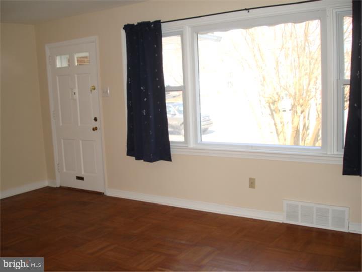 1514 Rhawn Street Philadelphia, PA 19111 - Photo 5 of 21 Living Room