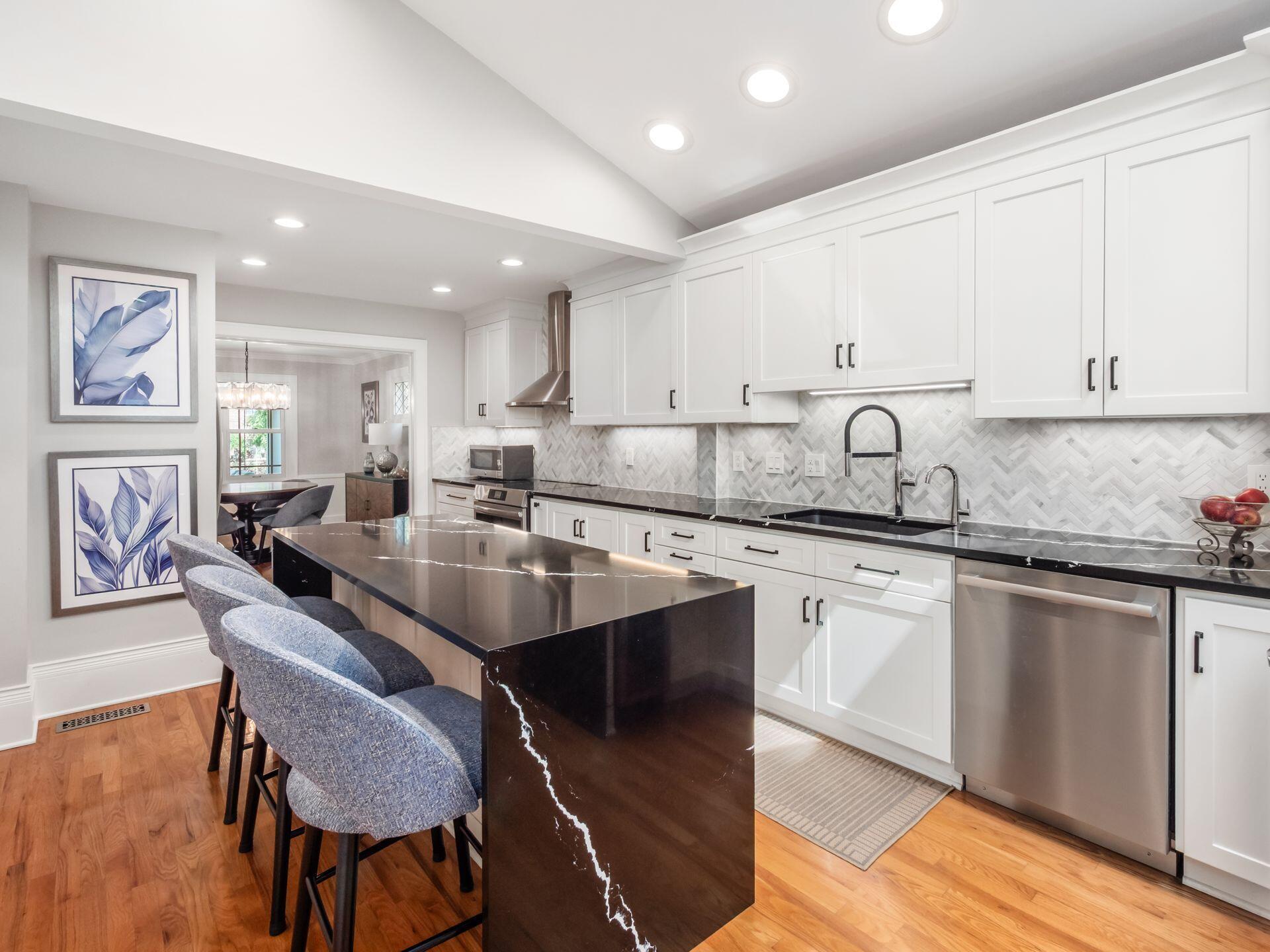 180 South Ardmore Road Columbus, OH 43209 - Photo 15 of 45 Kitchen - Alternate View