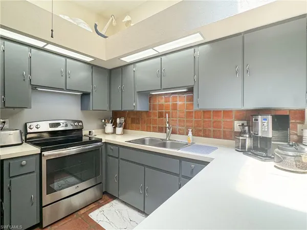 $2,100 | 1042 Oak Forest Drive, Naples, FL 34104