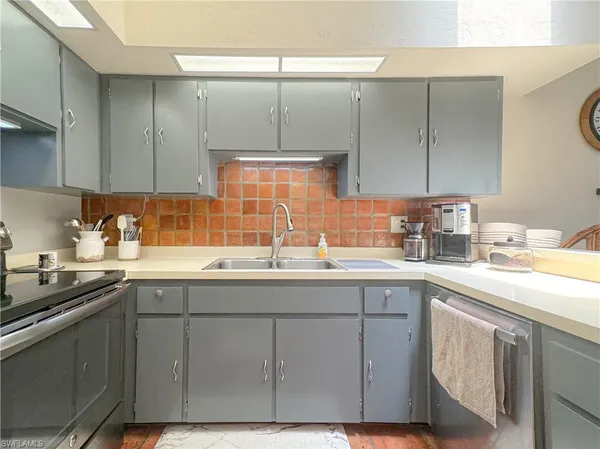 $2,100 | 1042 Oak Forest Drive, Naples, FL 34104