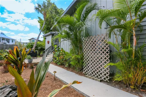 $2,100 | 1042 Oak Forest Drive, Naples, FL 34104