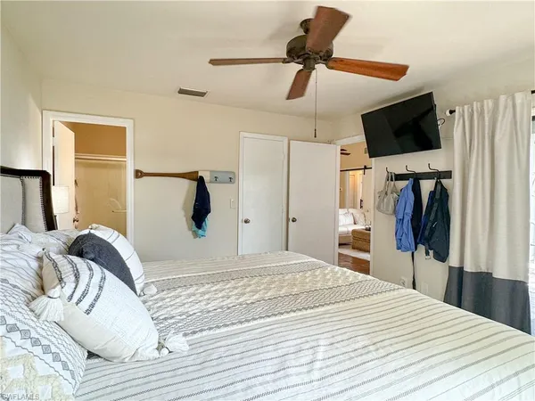 $2,100 | 1042 Oak Forest Drive, Naples, FL 34104