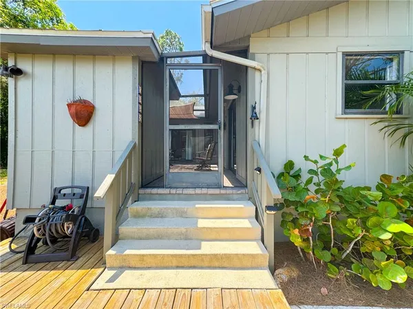 $2,100 | 1042 Oak Forest Drive, Naples, FL 34104