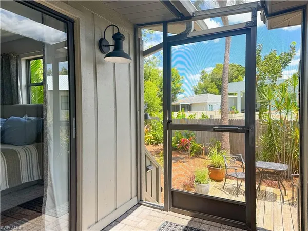 $2,100 | 1042 Oak Forest Drive, Naples, FL 34104