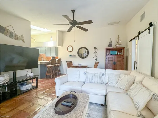 $2,100 | 1042 Oak Forest Drive, Naples, FL 34104