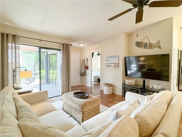 $2,100 | 1042 Oak Forest Drive, Naples, FL 34104