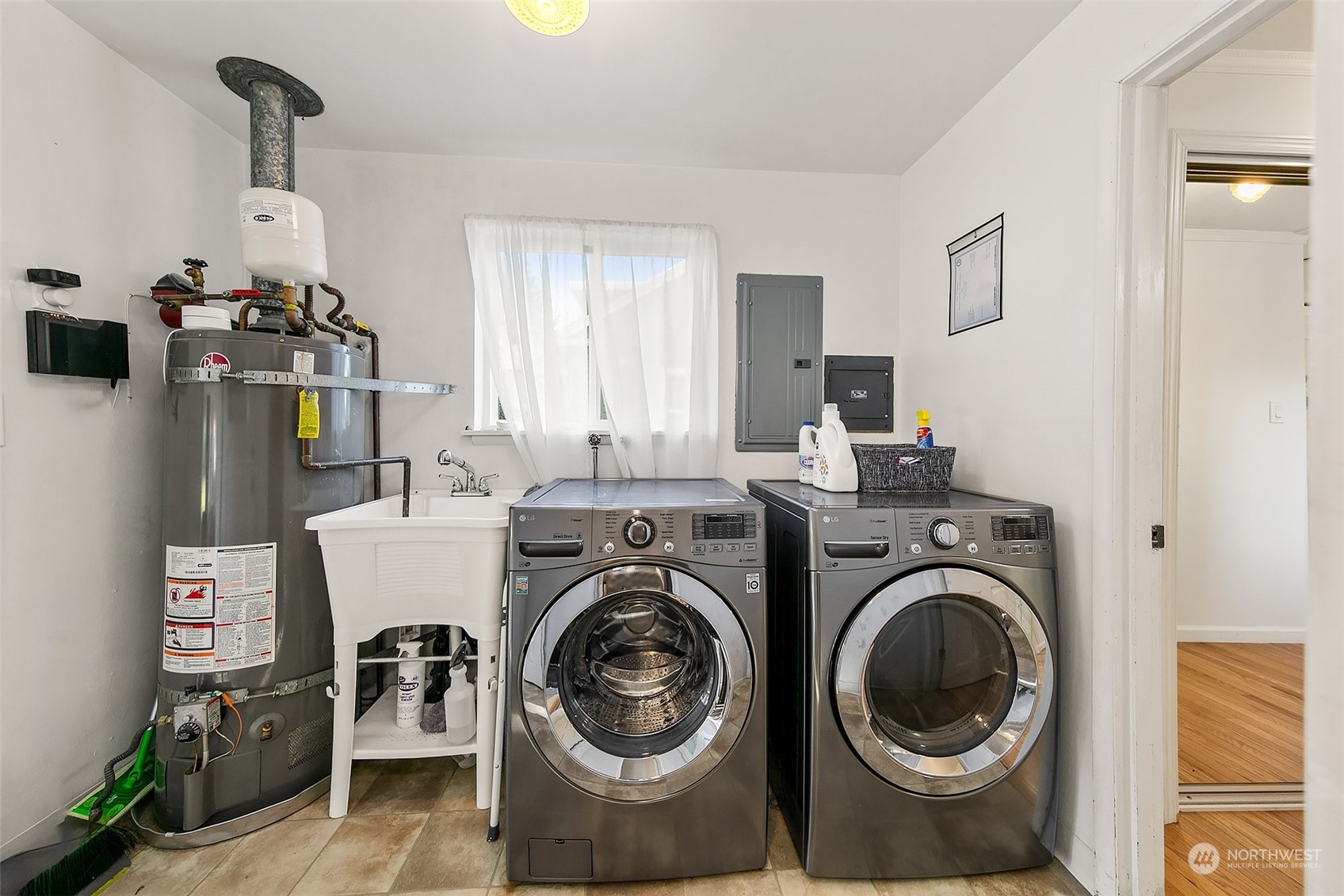1041 Northeast 92nd Street Seattle, WA 98115 - Photo 19 of 27