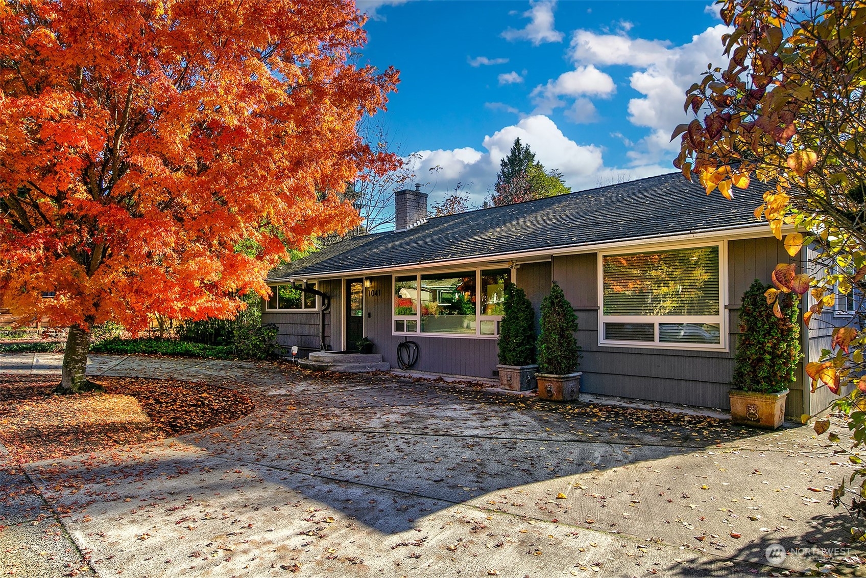 1041 Northeast 92nd Street Seattle, WA 98115 - Photo 2 of 27