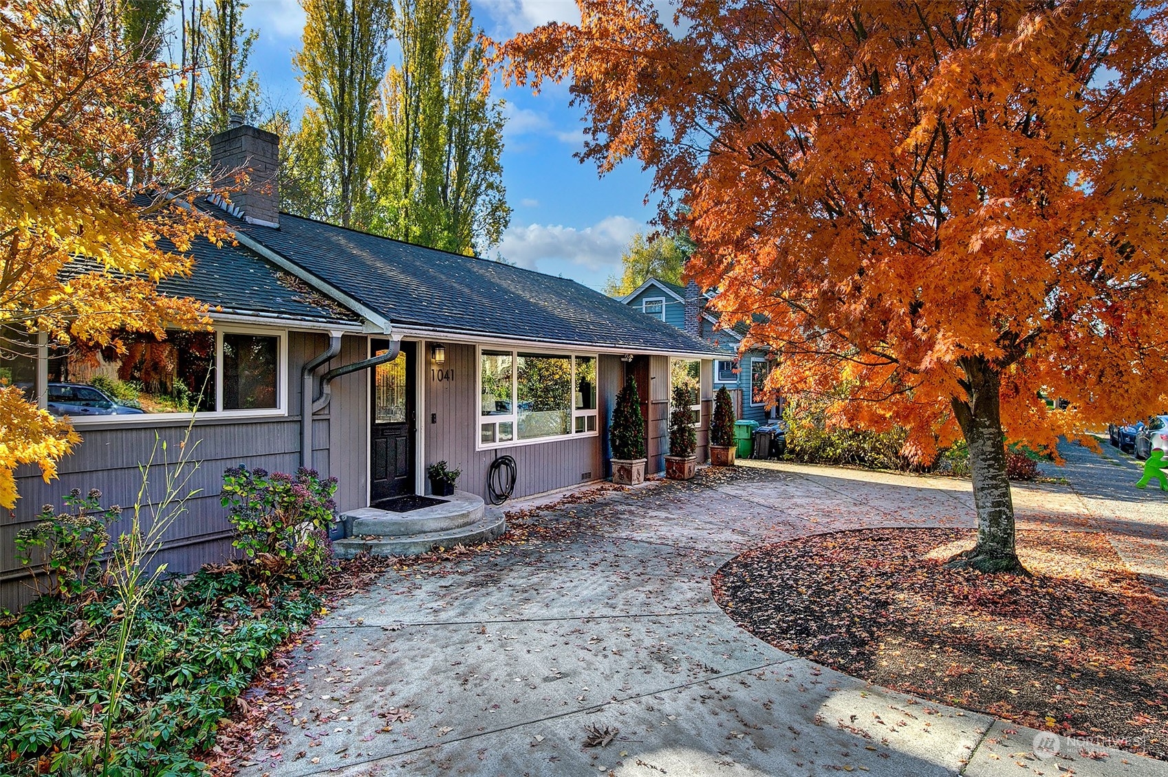 1041 Northeast 92nd Street Seattle, WA 98115 - Photo 3 of 27