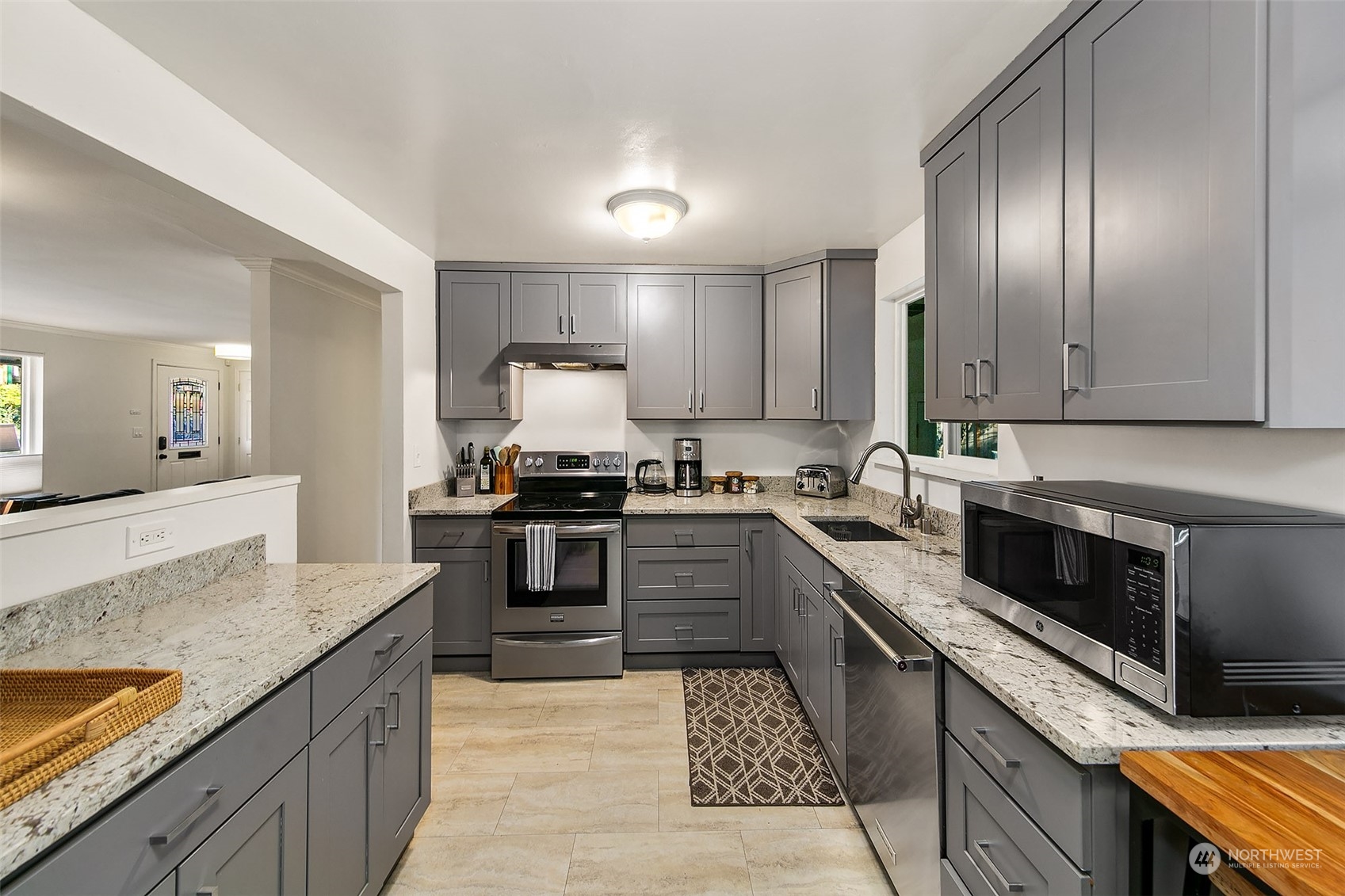 1041 Northeast 92nd Street Seattle, WA 98115 - Photo 9 of 27