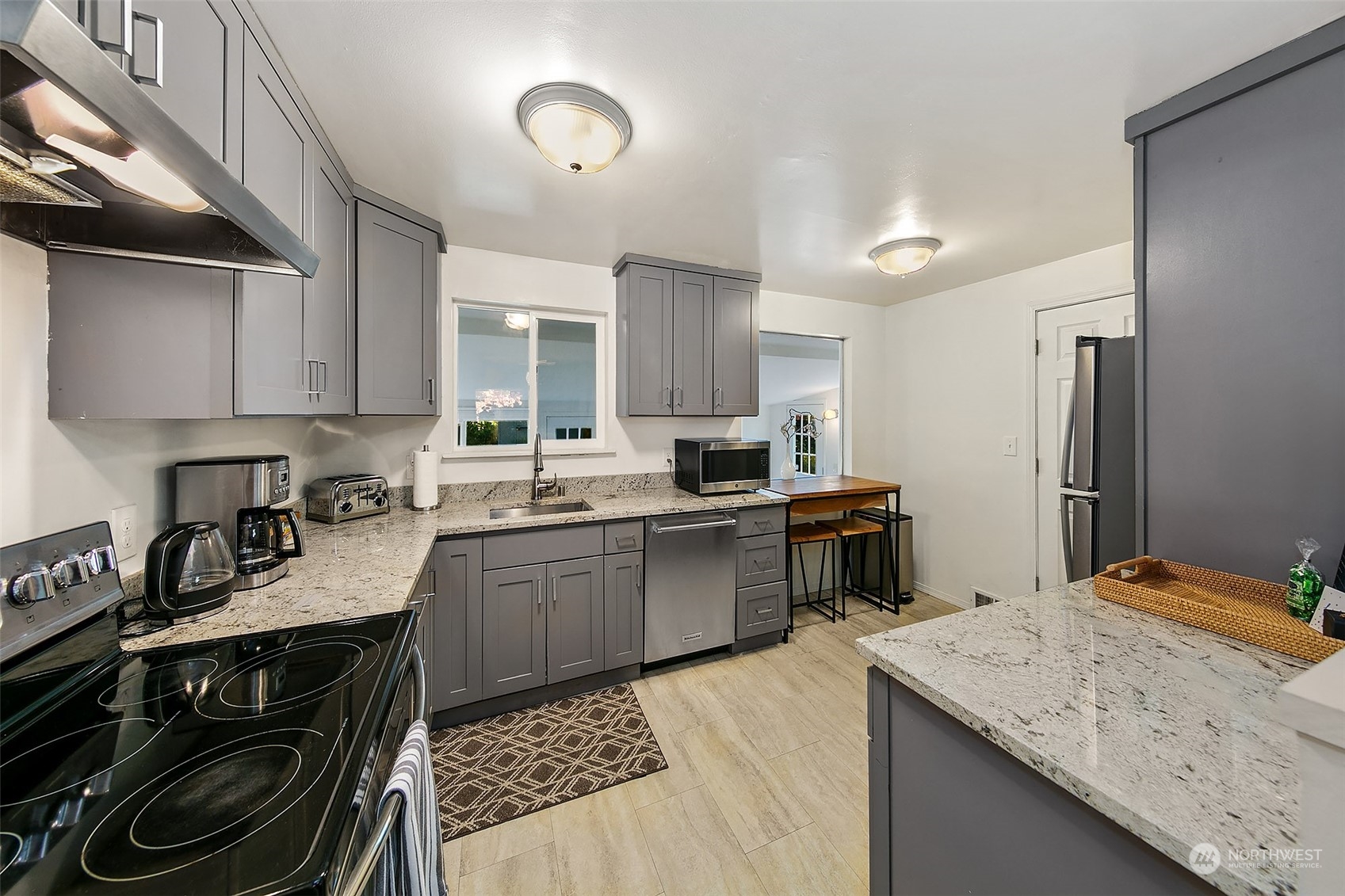 1041 Northeast 92nd Street Seattle, WA 98115 - Photo 10 of 27