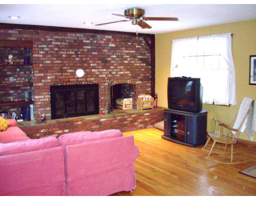 82 Glendale Road Southampton, MA 01073 - Photo 3 of 13 Gallery Image 3