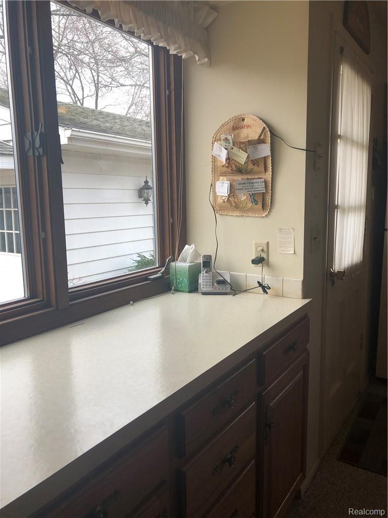 925 North Road Fenton, MI 48430 - Photo 7 of 30 9DF496E2-2910-4AF4-8FF0-A6E8CCBD4AF7.jpeg