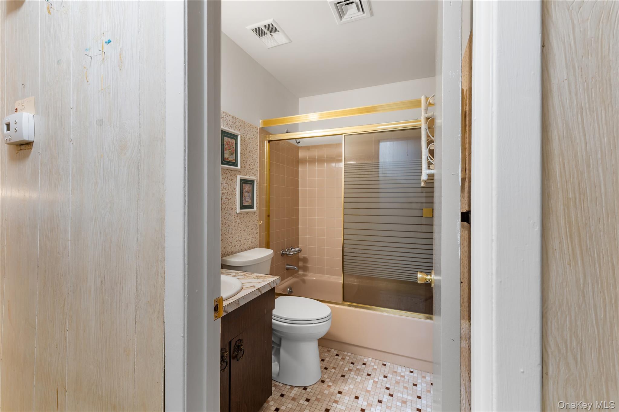 7 Roxbury Court Chestnut Ridge, NY 10977 - Photo 11 of 27 Gallery Image 11